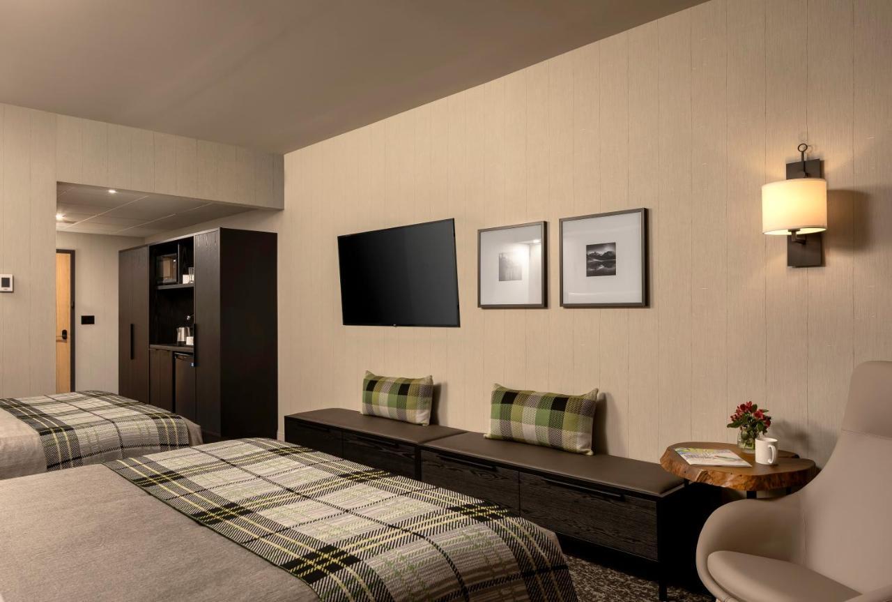 Peaks Hotel And Suites Banff Bagian luar foto