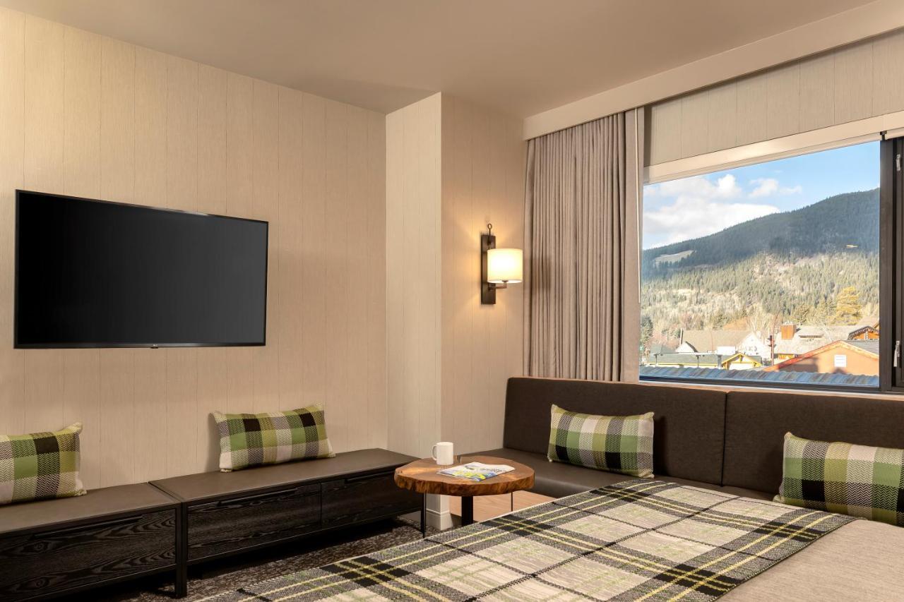 Peaks Hotel And Suites Banff Bagian luar foto