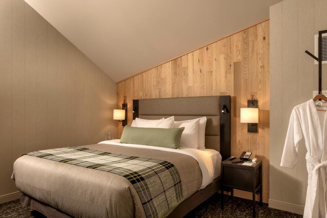 Peaks Hotel And Suites Banff Bagian luar foto