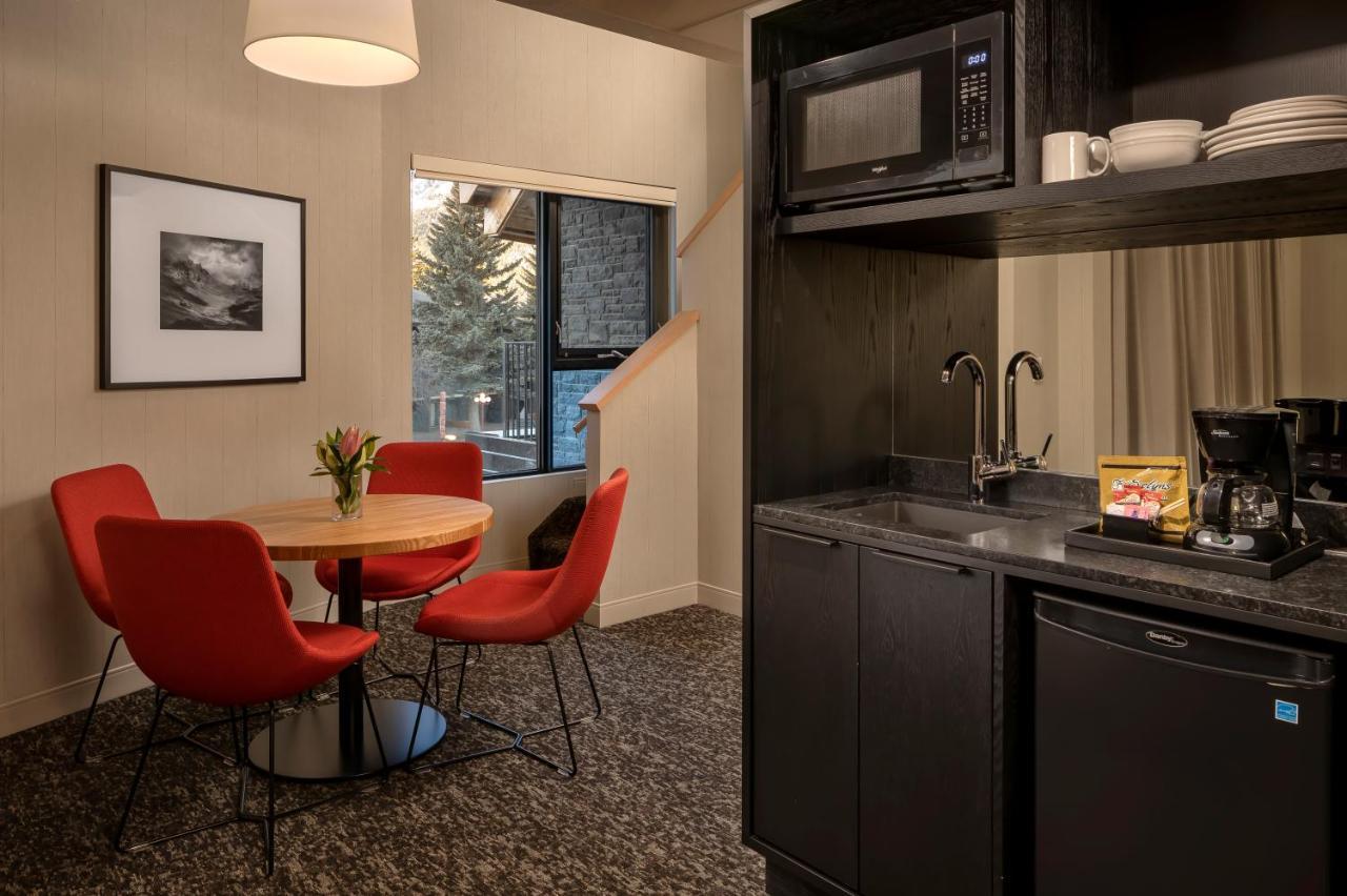 Peaks Hotel And Suites Banff Bagian luar foto