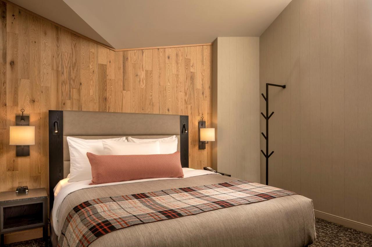 Peaks Hotel And Suites Banff Bagian luar foto