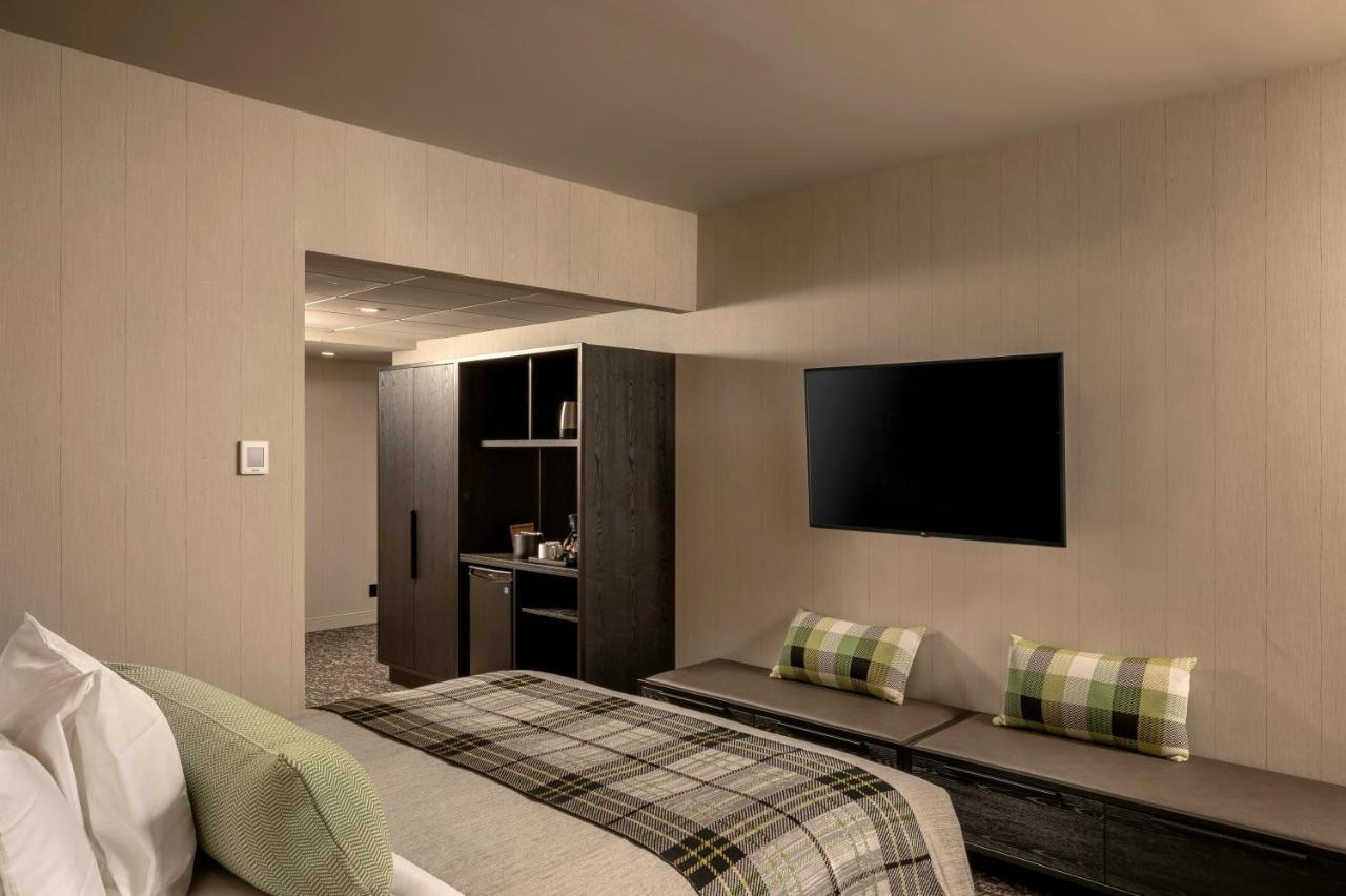 Peaks Hotel And Suites Banff Bagian luar foto