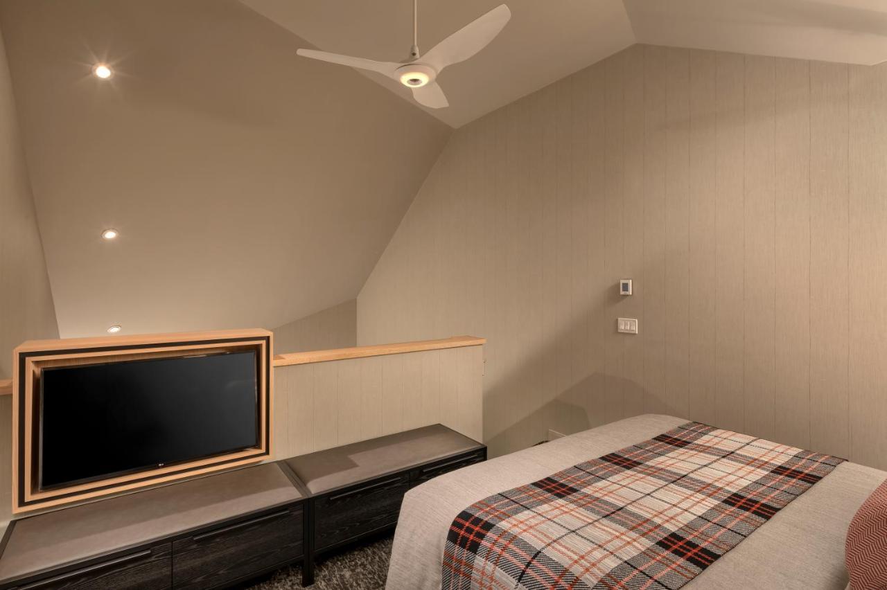 Peaks Hotel And Suites Banff Bagian luar foto