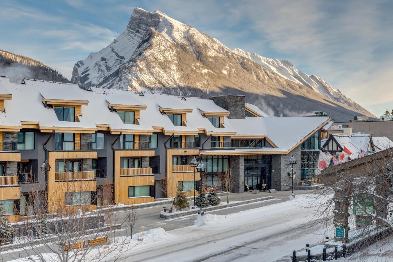 Peaks Hotel And Suites Banff Bagian luar foto