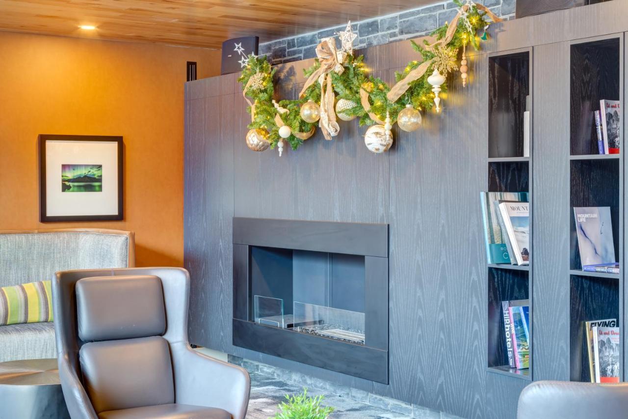 Peaks Hotel And Suites Banff Bagian luar foto