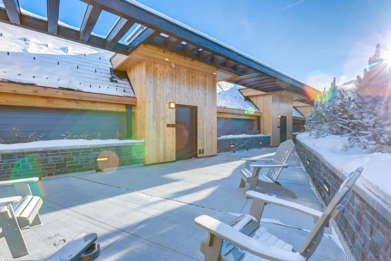 Peaks Hotel And Suites Banff Bagian luar foto
