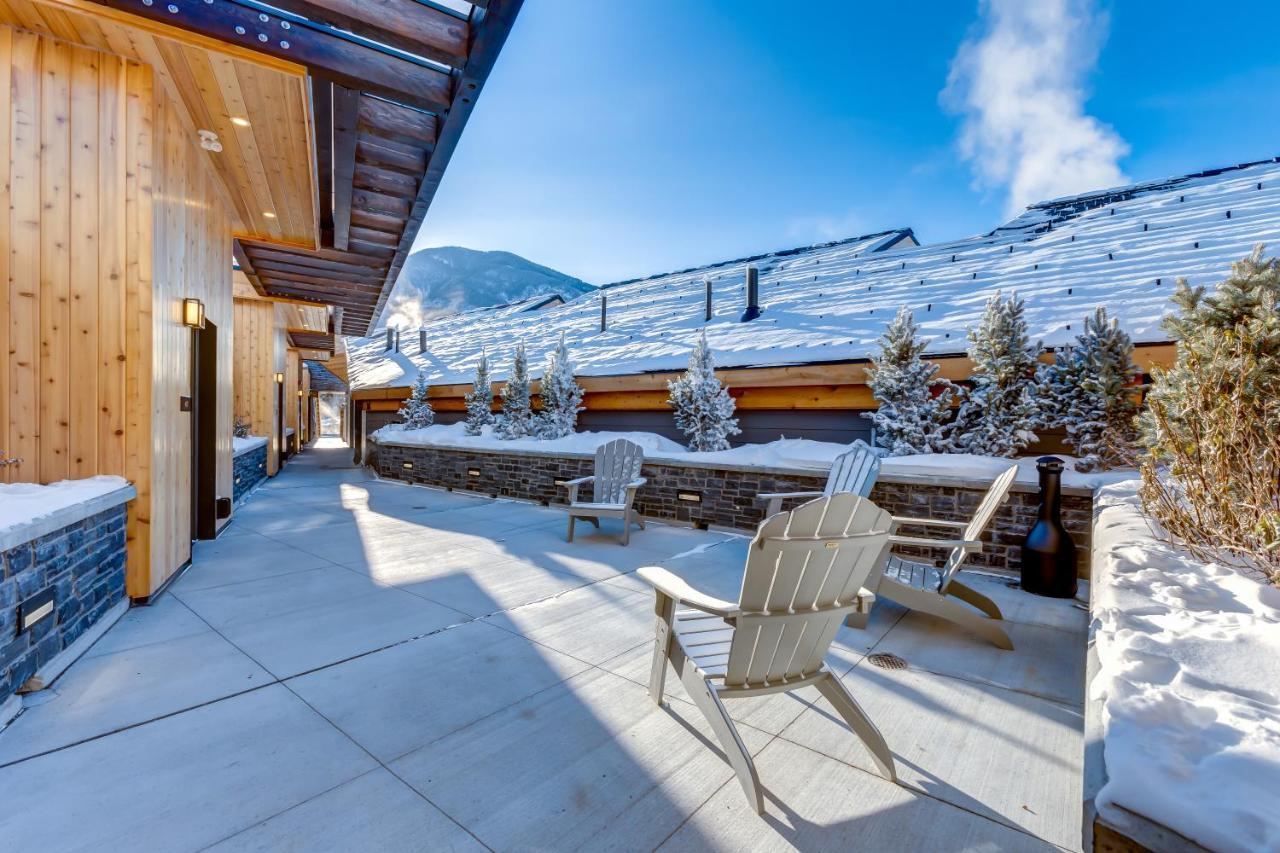 Peaks Hotel And Suites Banff Bagian luar foto