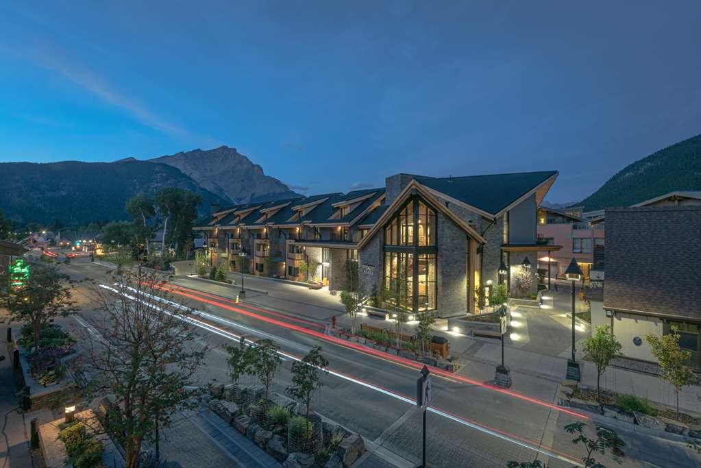 Peaks Hotel And Suites Banff Bagian luar foto