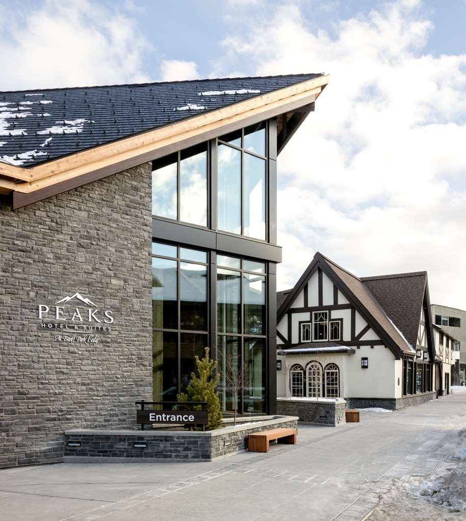 Peaks Hotel And Suites Banff Bagian luar foto